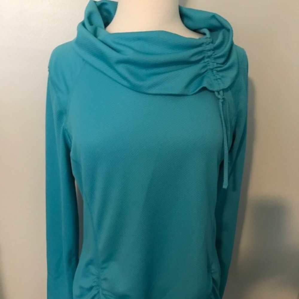 Be Inspired Athletic pullover long sleeve shirt